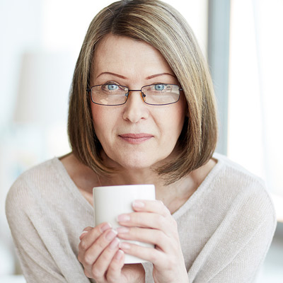 Middle aged woman drinkning coffee